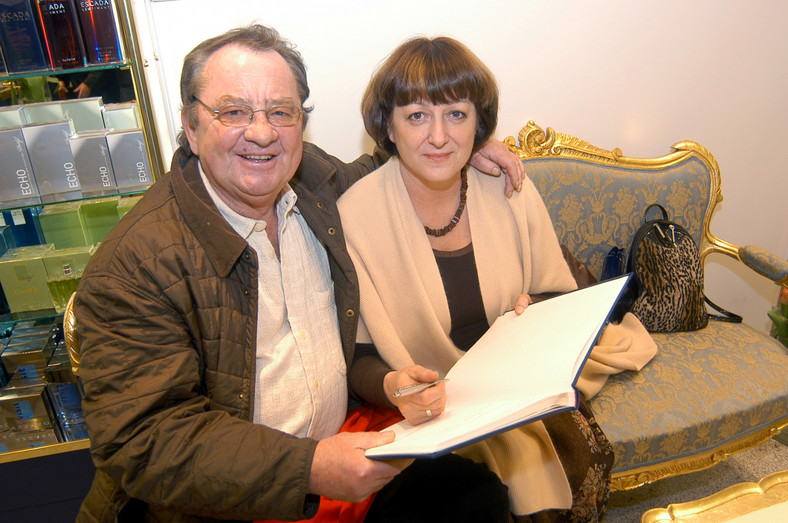Z żoną Elżbietą Karaszkiewicz w marcu 2004 r.
