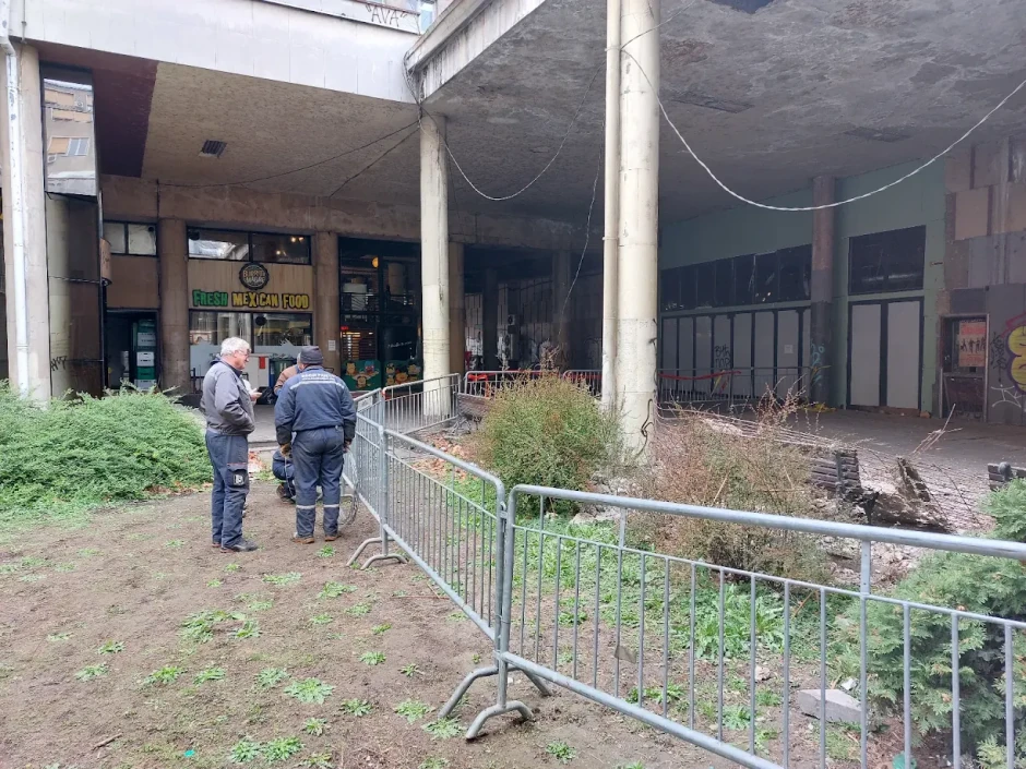 Srušen se deo plafona u Bezistanu