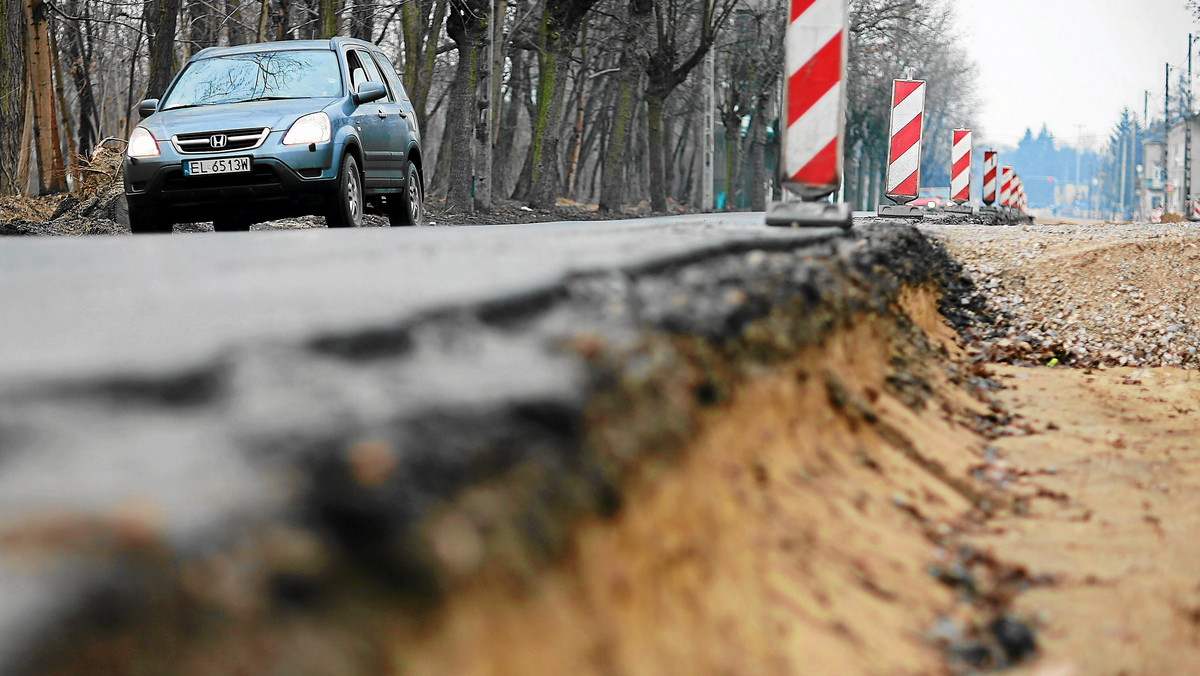 1,23 mln zł wyda Generalna Dyrekcja Dróg Krajowych i Autostrad w Gdańsku na doraźny remont najbardziej zniszczonego odcinka drogi krajowej nr 22 między Czerskiem a Rytlem.