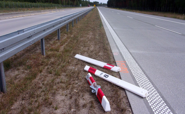 Autostrada A18 nazywana "drogą hańby", "patatajką" lub "najdłuższymi schodami Europy" powoli znika z mapy. Remont południowej nitki prowadzącej od granicy państwa w Olszynie aż do węzła Golnice potrwa najpóźniej do trzeciego kwartału 2023 roku