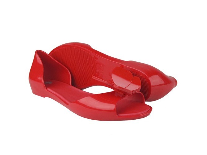 Wiosną i latem 2011 bez plastiku na stopie ani rusz! Propozycje z oferty EBUTY