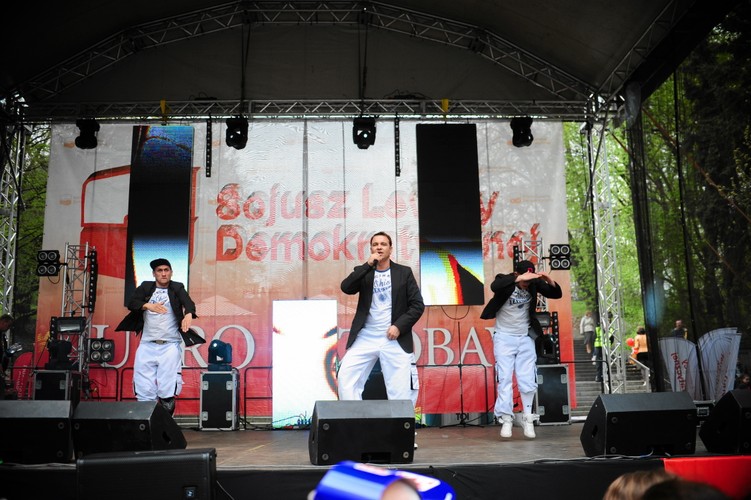 Zespół Weekend zagrał dla uczestników pochodu SLD i OPZZ