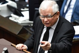 Jarosław Kaczyński na mównicy sejmowej