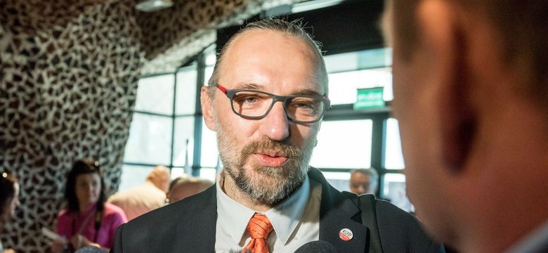 Mateusz Kijowski zrezygnował z kandydowania na lidera KOD. "Stowarzyszenie przyjęło nieprawdziwe sprawozdanie"
