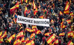 Tłumy na proteście w Madrycie. Socjalistyczny rząd Sancheza oskarżony o zdradę interesów narodowych
