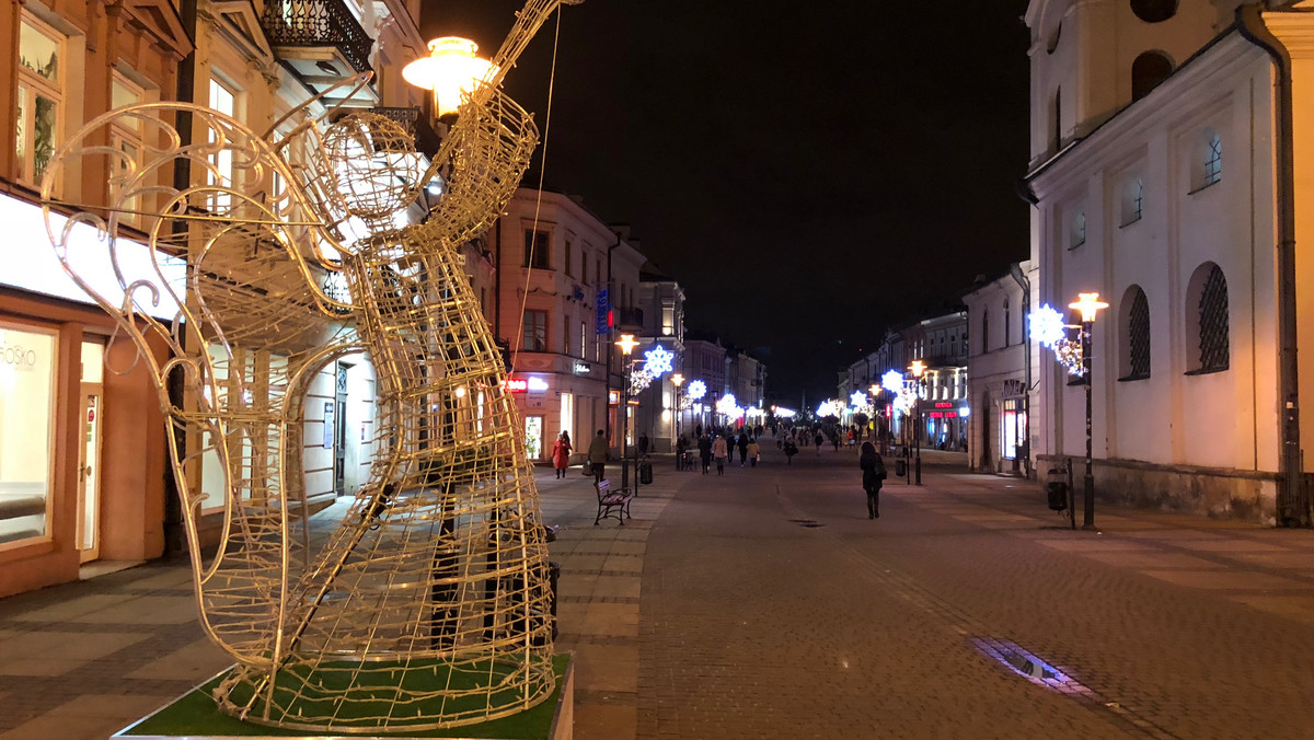 Święta nadchodzą wielkimi krokami. Za oknem aura coraz częściej przypomina, że nadchodzi prawdziwa zima. Lublin przygotowuje się do hucznych obchodów w ramach Festiwalu Bożego Narodzenia. Dziś zostanie zapalona iluminacja świąteczna.