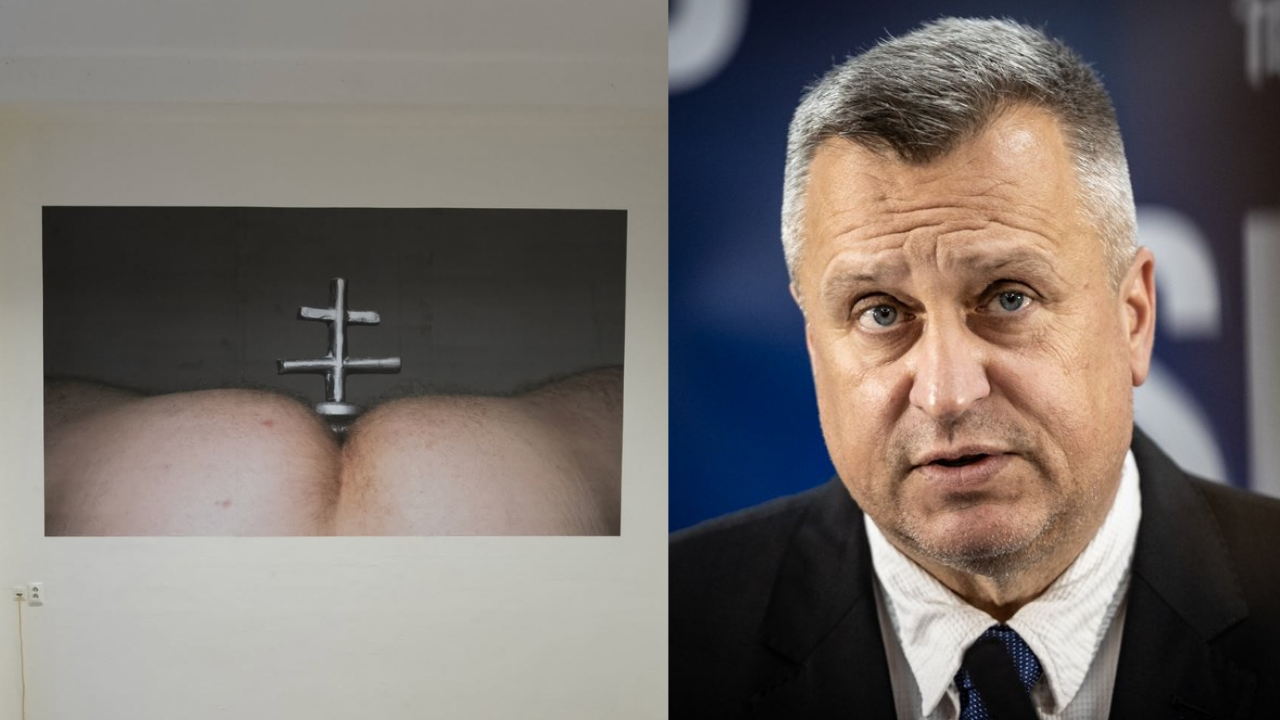 Análny kolík v tvare dvojkríža od študenta Kristiána Šmelka a podpredseda parlamentu zo SNS Andrej Danko.