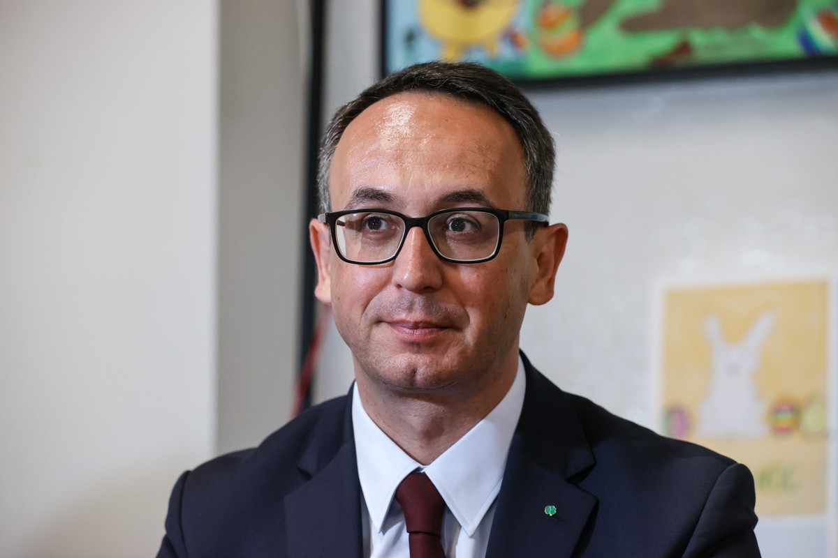 Minister infrastruktury Dariusz Klimczak podczas w I sesji nowo wybranej Rady Miejskiej w Białej Rawskiej, w siedzibie Urzędu Miasta i Gminy Biała Rawska