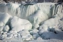 Zamarzł wodospad Niagara. Widok może zadziwiać