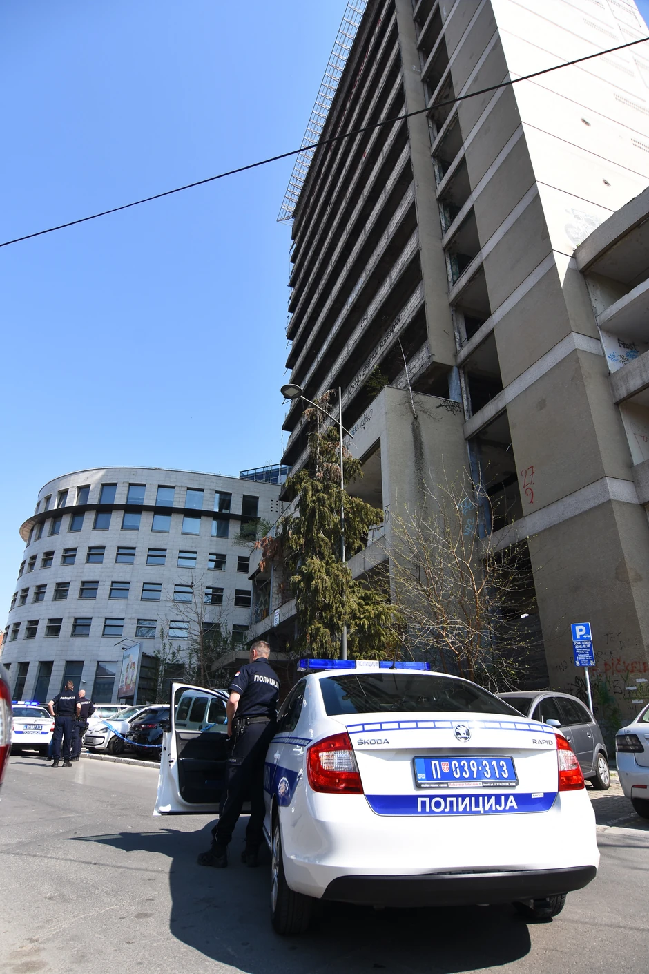 Mladić pao sa zgrade Radničkog univerziteta