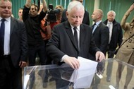 Jarosław Kaczyński oddający głos w wyborach do Parlamentu Europejskiego w 2019 r.