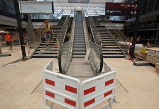 Dziewięć lat poślizgu i trzy razy wyższe koszty. Lotnisko Berlin-Brandenburg zostanie otwarte w 2020 roku