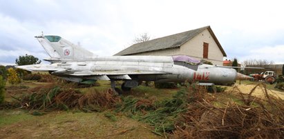 MiG-21 stanął za stodołą. Sąsiedzi wezwali policję