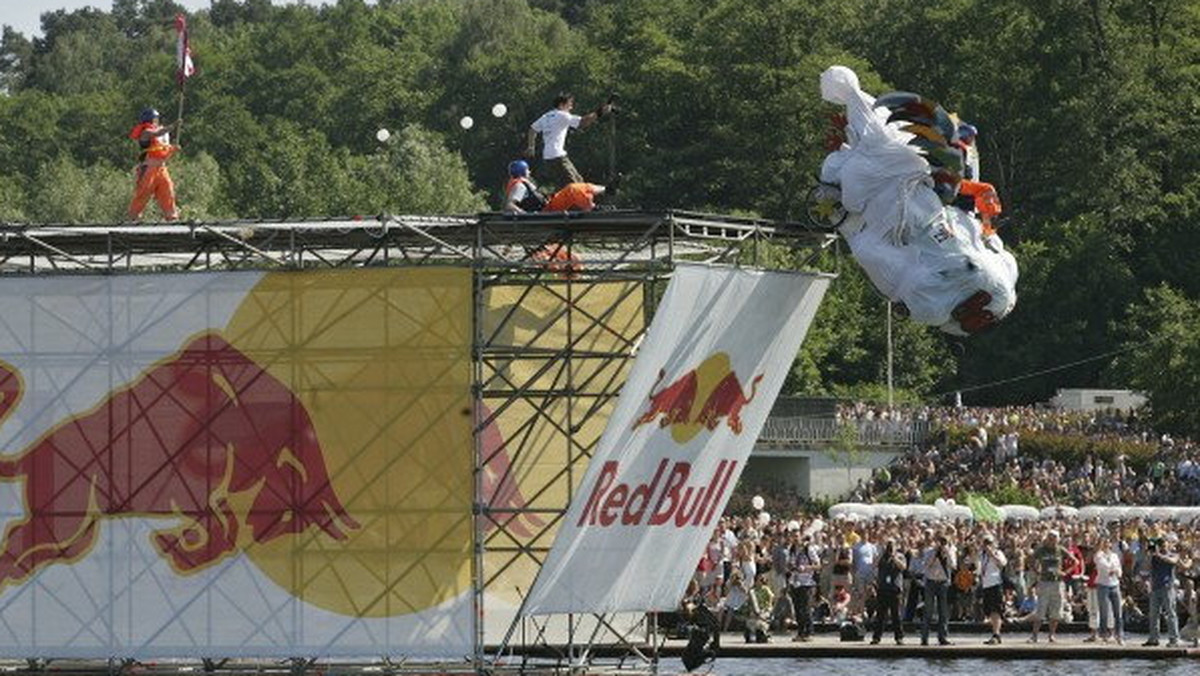 Już 16 sierpnia odbędzie 5. Konkurs Lotów Red Bull. W Gdyni zobaczyć będzie można 40 latających machin obsługiwanych przez czteroosobowe załogi. O planach konstrukcyjnych, lotniczych inspiracjach i… nurkowaniu opowiada kapitan zespołu Jamajka Bobsley Team, Piotr Jakóbczak.