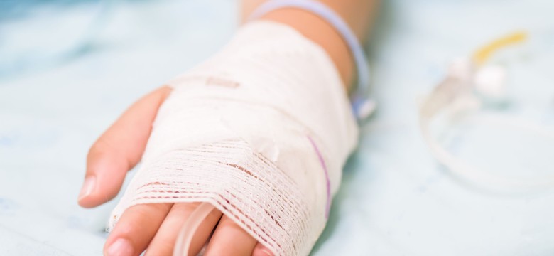 Tragedia w Gdyni. Matka utonęła w wannie, a jej 6-letni syn trafił do szpitala