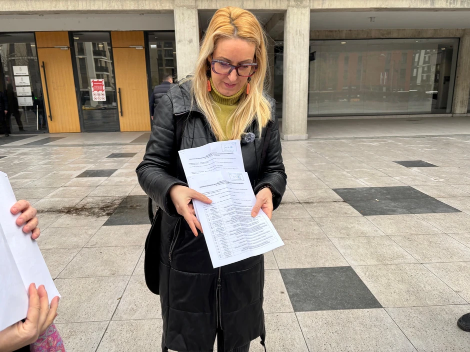 Odbornica Demokratske stranke u Skupštini grada Beograda Aleksandra Kovač i odbornica u Skupštini opštine Grocka Miroslava Pavlović podnele su danas tri krivične prijave protiv NN lica zbog seksualnog uznemiravanja i nasilja na društvenim mrežama