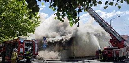 Potworny dym i żar. Strażacy nie mieli wątpliwości, co trzeba zrobić