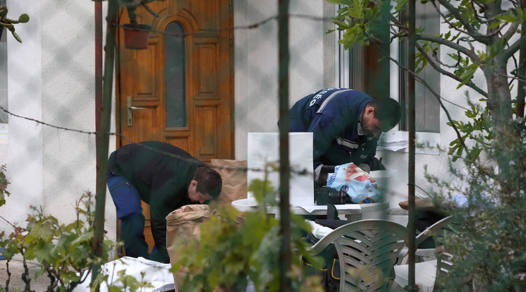 A rendőrök órákon át vizsgálták a házat / Fotó: Isza Ferenc