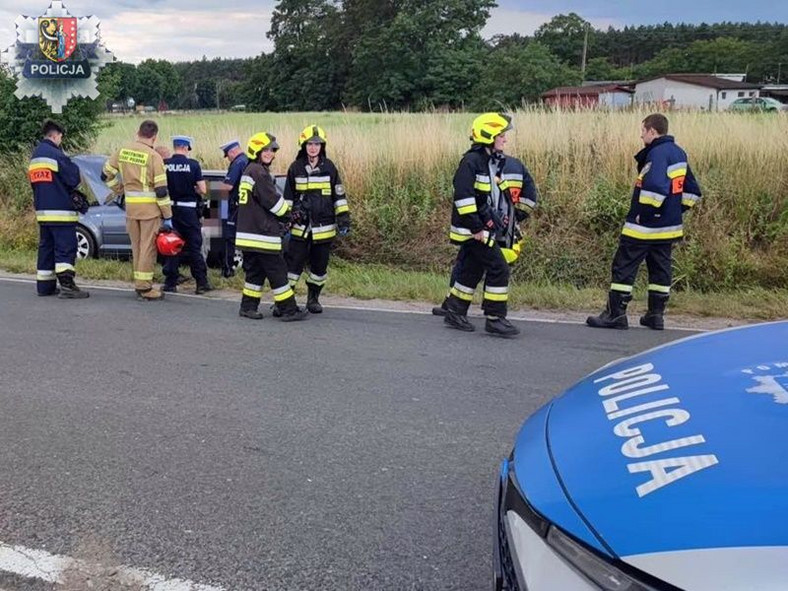 Kolizja dwóch pijanych kierowców. Sprawcę bronił jeszcze bardziej pijany kolega