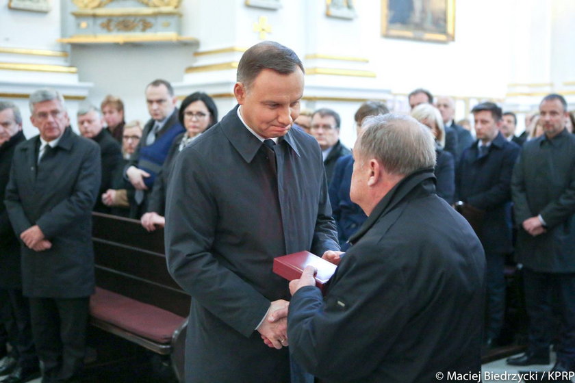 Poruszające zdjęcia. Duda i Kaczyński na pogrzebie przyjaciółki