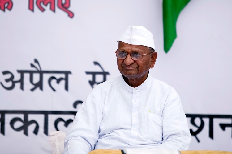 10. Indyjski działacz społeczny - Anna Hazare, aby zmusić władze do zaostrzenia ustawy antykorupcyjnej, kilkakrotnie podejmował strajki głodowe. Jego protest poparły dziesiątki tysięcy ludzi.