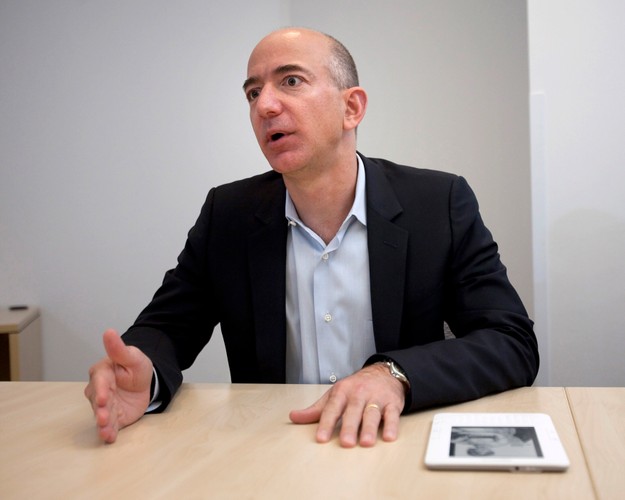 Jeff Bezos, prezes i dyrektor generalny Amazon.com Inc., podczas wywiadu, Cupertino, Kalifornia, USA