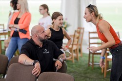 Stylizacja córki Tomasza Oświecińskiego na egzamin skrytykowana przez internautów [FOTO]