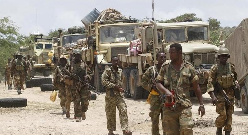 Somalia's army soldiers make their way to the town of Barawe during the second phase of Operation Indian Ocean October 5, 2014. REUTERS/Feisal Omar