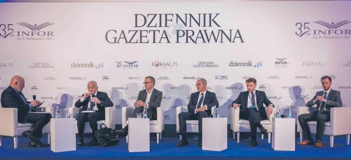 Moderator: Grzegorz Osiecki, uczestnicy: Jan Krzysztof Bielecki, były premier RP, przewodniczący Rady Doradczej Partnerów w EY Polska, Paweł Borys, prezes zarządu Polskiego Funduszu Rozwoju, Jerzy Kwieciński, wiceprezes zarządu banku Pekao, Dawid Solak, zastępca dyrektora generalnego Fundacji Rozwoju Systemu Edukacji, Jakub Sawulski, zastępca dyrektora departamentu polityki makroekonomincznej Ministerstwa Finansów.