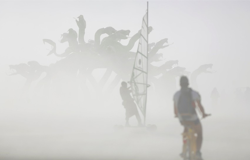 Od peska se nije video prst pred nosom