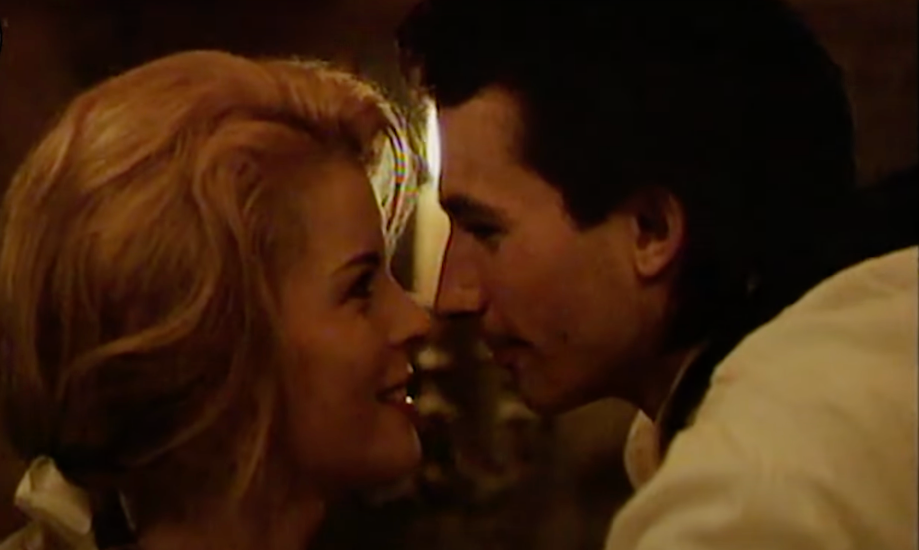 Rudolf Hrušínský najmladší a Iveta Bartošová vo filme Svadba upírov.