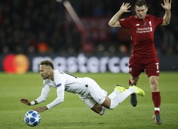 Liga Mistrzów: Awans Borussii Piszczka. Kontrowersyjne decyzje sędziego Marciniaka