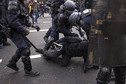 Fala protestów przetacza się przez Francję. Gwałtowne starcia z policją