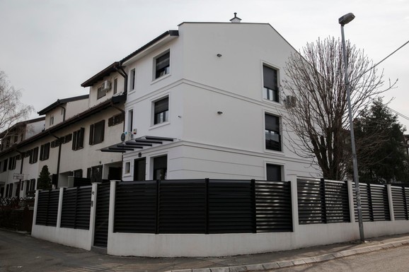 OVAKO IZGLEDA VILA ALEKSANDRE PRIJOVIĆ I FILIPA ŽIVOJINOVIĆA OD 500.000 EVRA Renovirali je prošle godine, sve odiše LUKSUZOM, a jedna stvar posebno privlači pažnju