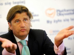 "A gdyby szef PiS ukrywał, że jest gejem?"