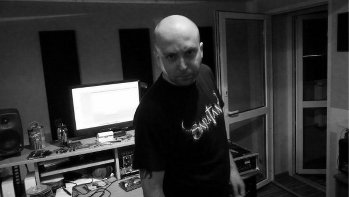 Szymon Czech, polski producent muzyczny kojarzony ze środowiskiem muzyki metalowej i rockowej zmarł po ponad rocznej walce z nowotworem mózgu.