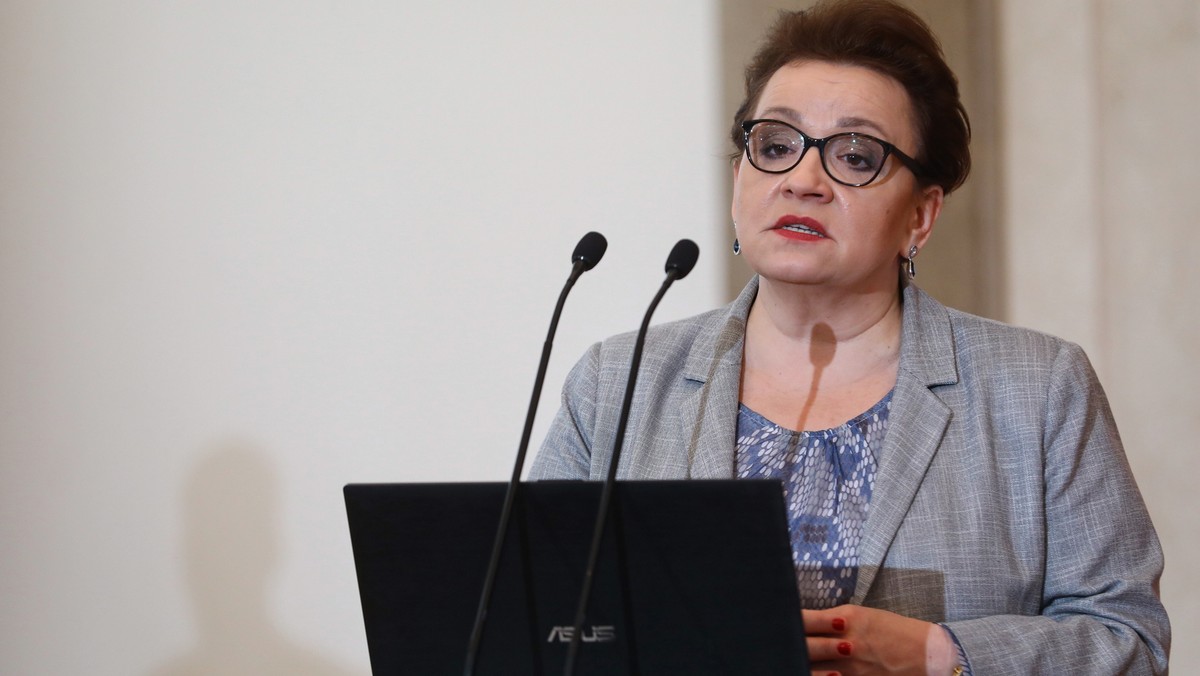 W Ministerstwie Edukacji Narodowej trwa spotkanie, w którym uczestniczy minister edukacji narodowej Anna Zalewska i przewodniczący Sekcji Krajowej Oświaty i Wychowania NSZZ "Solidarność" Ryszard Proksa - poinformowała dzisiaj rzeczniczka prasowa oświatowej "S" Olga Zielińska.