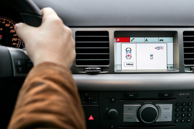 ... nadjeżdżającej karetce pogotowia