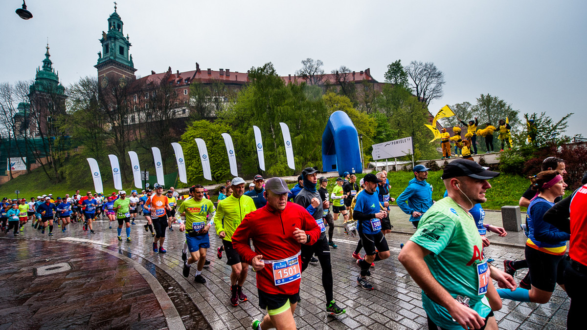 Ruszyły zapisy do 17. PZU Cracovia Maraton, który – zgodnie z wcześniejszymi zapowiedziami – zorganizowany zostanie 22 kwietnia 2018 roku. Początkowa opłata startowa wynosi 70 zł i będzie obowiązywać aż do 15 stycznia przyszłego roku.