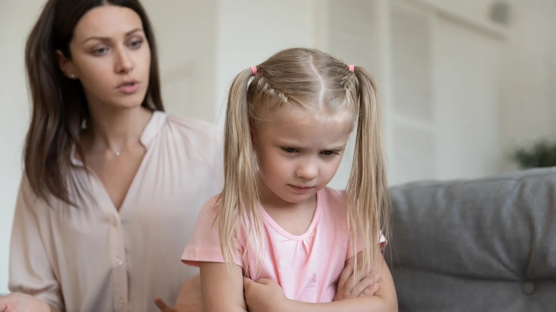 15 zdań, które uspokoją wściekłe dziecko - psycholog proponuje zamienniki dla złośliwych uwag