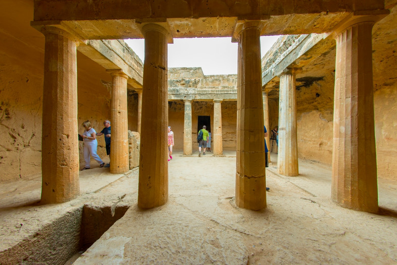 Pafos to miasto istniejące od stuleci. Najstarsze z grobowców królewskich mają 2400 lat. fot. Agis Agislaou