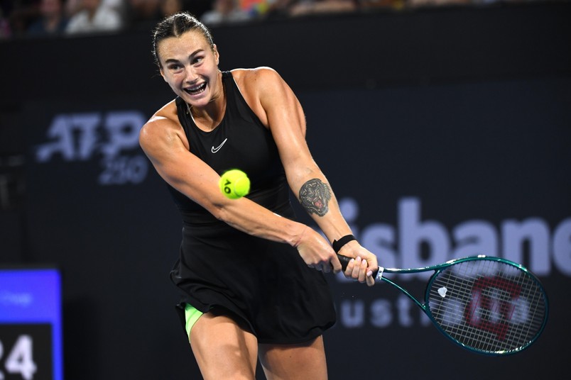 Najwyżej rozstawiona Aryna Sabalenka pokonała Rosjankę Darię Kasatkinę (nr 5.) 6:1, 6:4 i awansowała do półfinału tenisowego turnieju WTA 500 na twardych kortach w Brisbane.