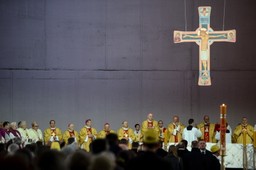 Kard. Nycz: Uczestniczymy w historycznym wydarzeniu