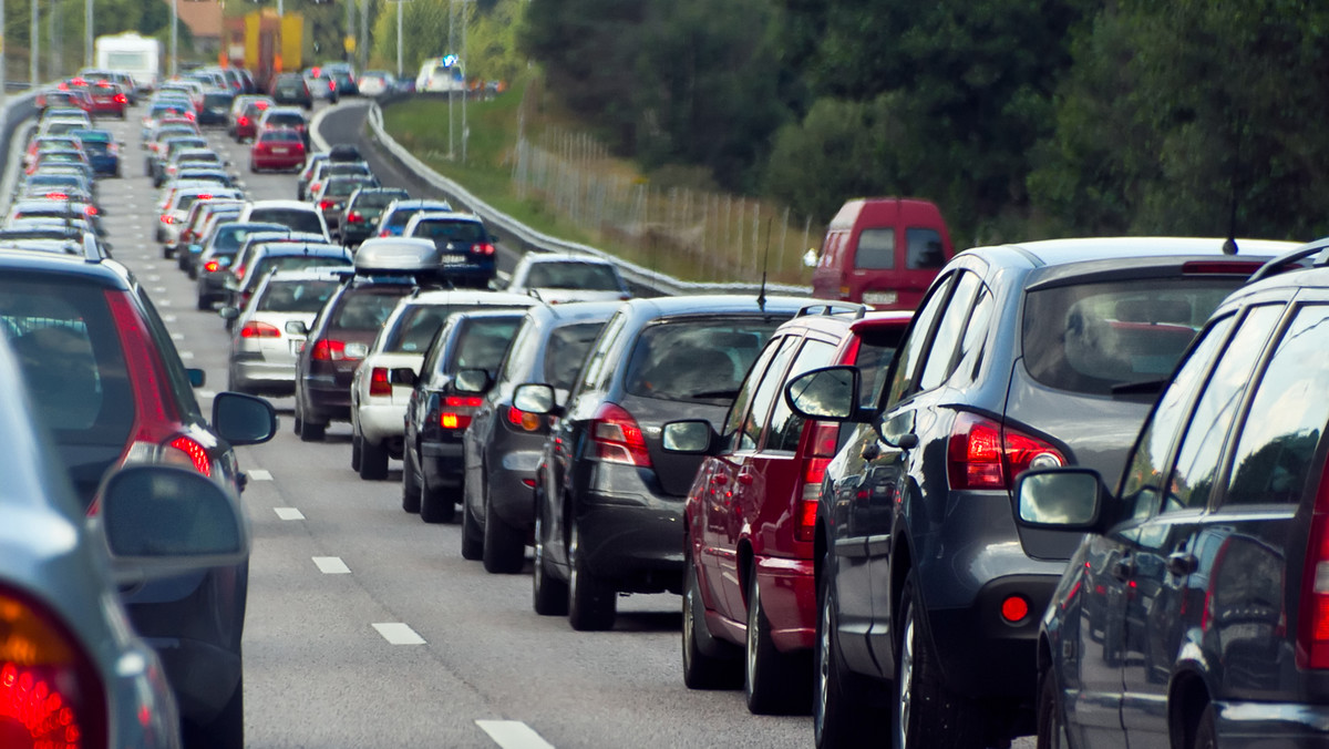 Na pół godziny opóźnienia muszą się przygotować kierowcy podróżujący opolskim odcinkiem autostrady A4 w kierunku Katowic. Powodem zatorów są prace remontowe, które rozpoczęły się dziś pomiędzy węzłami Opole Południe i Krapkowice.