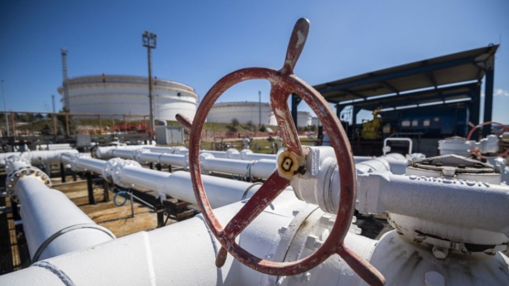 Európska únia minulý mesiac predložila nové plány na ukončenie nákupu ruskej ropy a plynu (ilustračné foto).