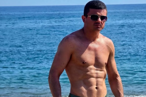 PRAVA ZVER NA PLAŽI Tigar bez majice pokazao čelične mišiće, Jovane Jeremić odmah reagovala (FOTO)