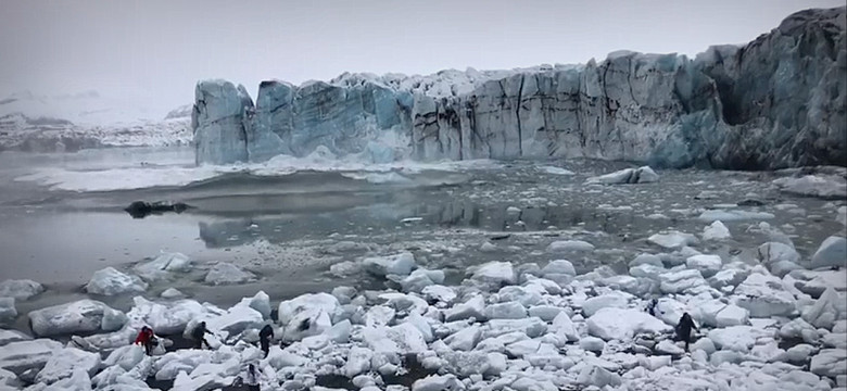 Tsunami po upadku ściany lodowca zaskoczyło turystów