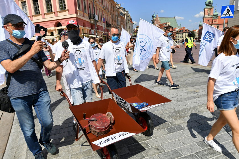 Warszawa: protest medyków przeciwko zaostrzaniu przepisów karnych