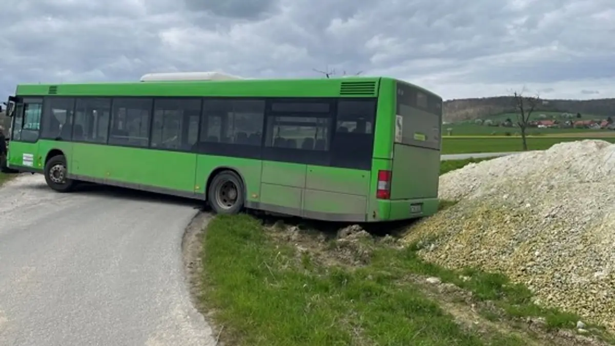 W 1,5 godziny kierowca autobusu trzykrotnie wypadł z drogi