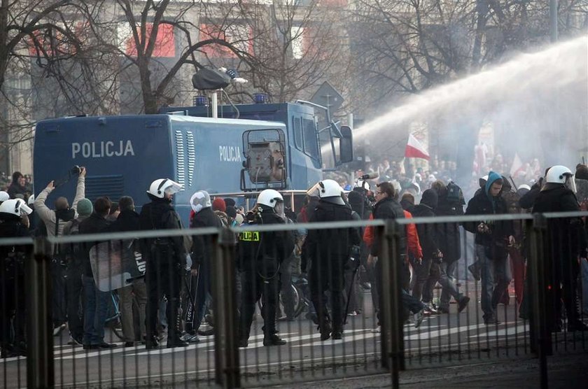 Zadyma podczas Marszu Niepodległości